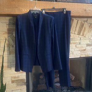 Ann Taylor 2 Piece Pant Suit size 8/10